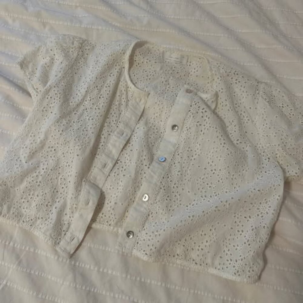 Oak + Fort Cropped White Eyelet Blouse (size S) - Picture 4 of 4